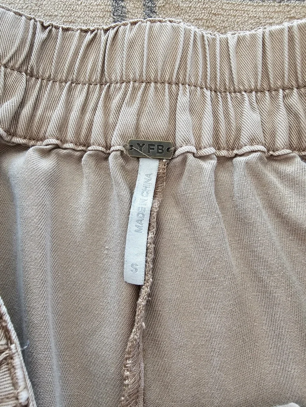 Everyday Wide-Leg Pants in Tan - Picture 4 of 9